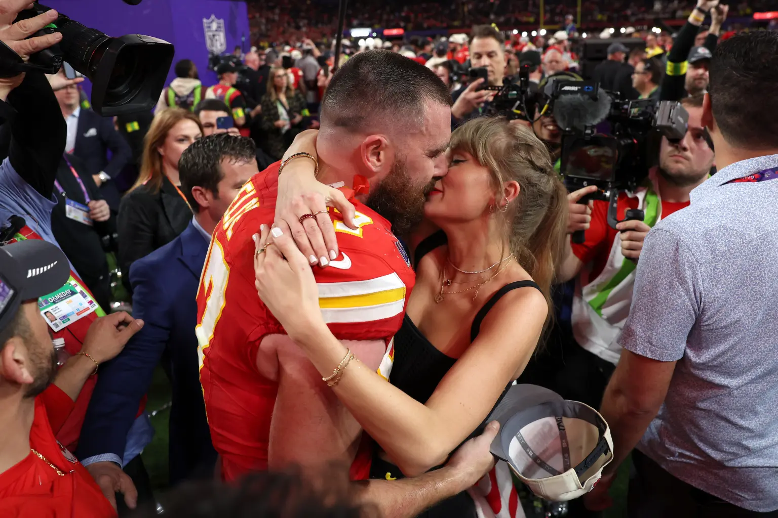 Travis Kelce Celebrates Super Bowl Win With Taylor Swift On The Field With A Kiss.
